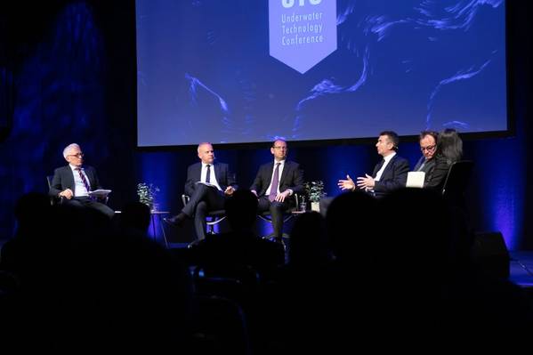 During a panel discussion at UT, from left: moderator Russel McCulley, Upstream; Anders Opedal, Equinor; William Zimmern, BP; Graham Henley, Shell; Egil Bøyum, Aker Solution; and Moderator Wendy Lam, BHGE (Photo: UTC2019_ManiMedia)