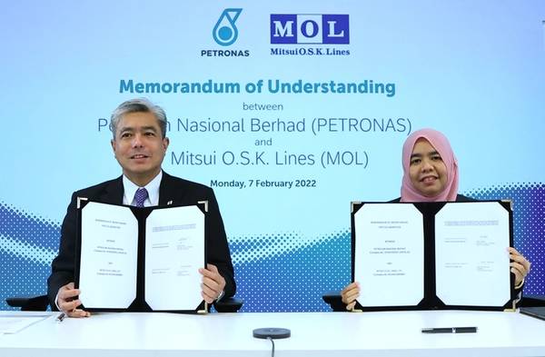 During the MoU signing, PETRONAS was represented by Executive Vice President and Chief Executive Officer of Upstream, Adif Zulkifli and Head of CCS Enterprise, Nora’in Md Salleh while Mitsui O.S.K Lines was represented by President, Chief Executive Officer, Takeshi Hashimoto ©Petronas

