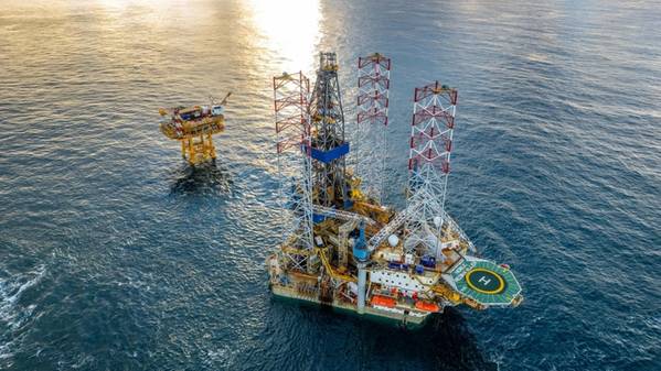 Fenix gas platform next to jack-up rig (Credit: Wintershall Dea)