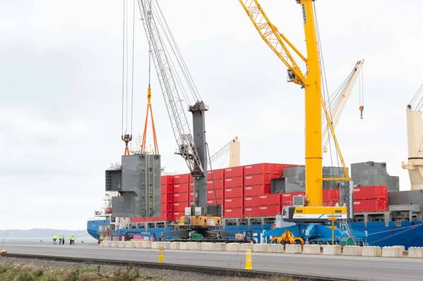 First components for EOLINK's floating wind turbine arrive to Brest © Ludys