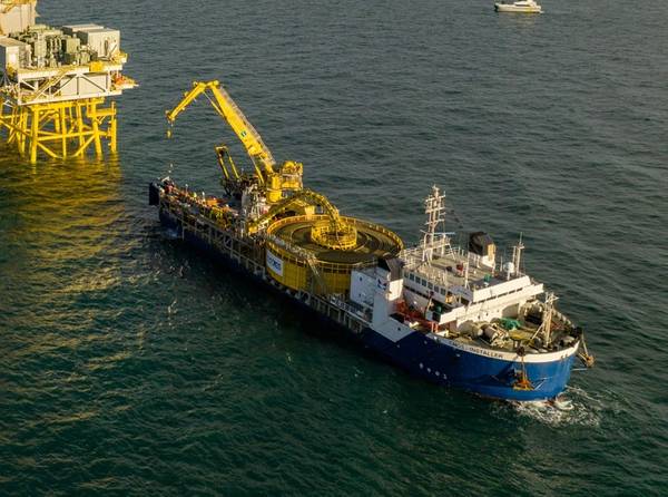 First export cable pull-in - Enshore Subsea’s CMOS Installer at Inch Cape’s offshore substation platform (Credit: Inch Cape Offshore)