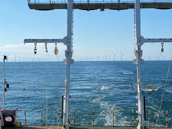 © Fugro
Fugro Pioneer running lines with seismic equipment deployed performing a geophysical survey.