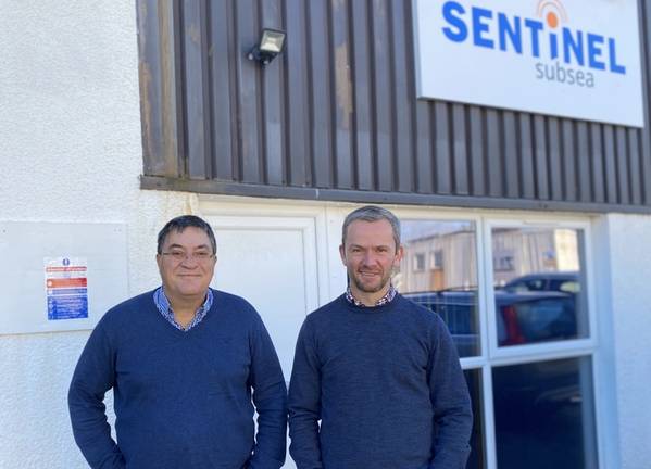 L-R: Neil Gordon, Sentinel Subsea CEO, John Duncan, Alba Equity Founder & Director / Credit: Sentinel Subsea