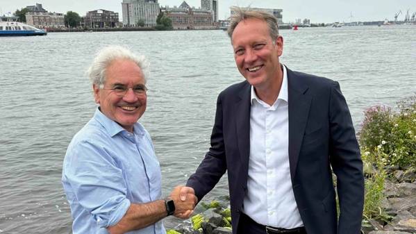 (L-R) Govert Meijer, CEO of GBM Works and Frank Koopman, Managing Director at CAPE Holland. © CAPE Holland/GBM Works