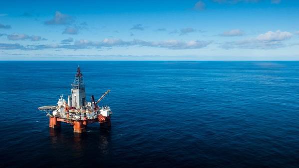 The West Hercules drilling rig in the Barents Sea. (Photo: Ole Jørgen Bratland)
