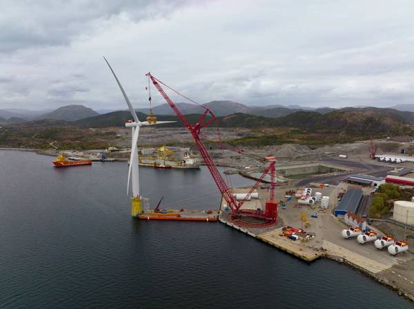 For Illustration: Hywind Tampen blade installation 5 May 2022 - Credit - Jan Arne Wold _ Woldcam - Copyright - Equinor  