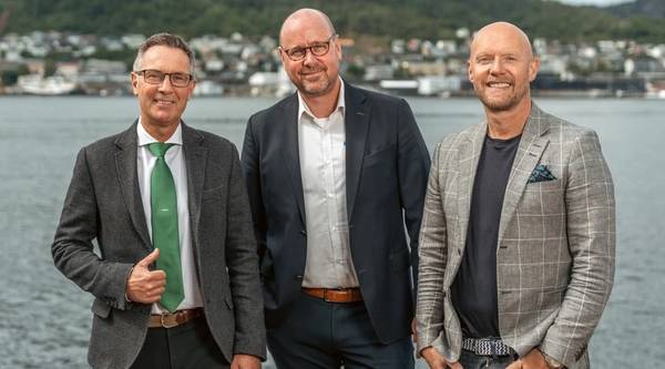 Knut Jølberg from TESS Subsea & Engineering, Kristian Karlsen from Connector Subsea Solutions and Ronny B. Johnsen from HTC Dynamics (Credit: Veronika Stuksrud / Fotova)