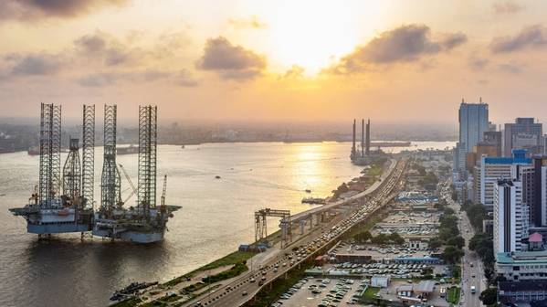 Rigs in Lagos Island, Nigeroa ©Bassey/AdobeStock