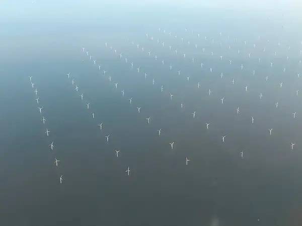 London Array Offshore Wind Farm - Credit: Bodgesoc - CC BY-SA 4.0 license
