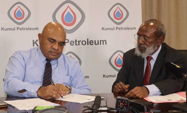  Managing Director of Kumul Petroleum Wapu Sonk (left) - The Minister for Petroleum, Kerenga Kua (right) - 
Credit: Kumul Petroleum