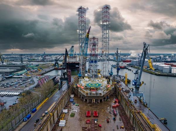 Noble Regina Allen drilling rig (Credit: Mammoet)