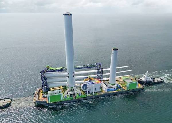 Photo: the BM-Feeder with tower seafastening and tower section.