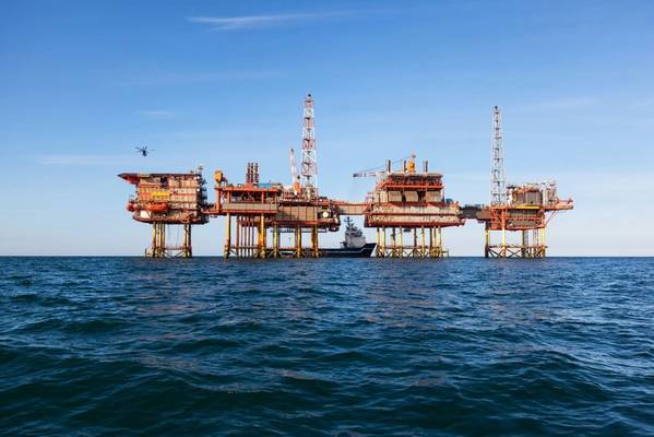 An oil platform in Mexico / Image by: Lukasz Z - Adobe Stock