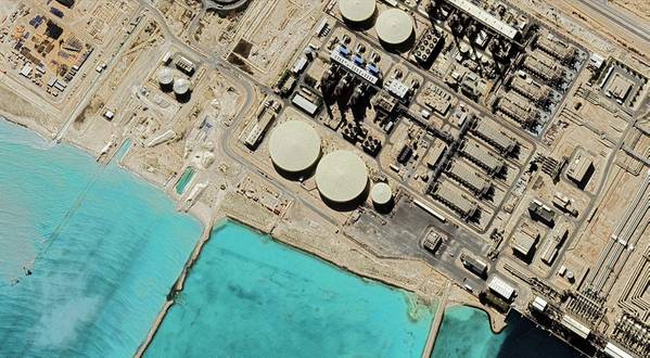 Qatar's Ras Laffan Oil Refinery © ppicasso / Adobe Stock