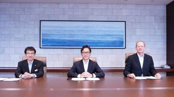 From left: Baba Satoshi, Senior General Manager, Tokyo Gas Co., Ltd.; Masaya Hasegawa, Representative Director of Shizen Energy; and David Povall, Executive Vice President, Development of Northland (Photo: Tokyo Gas)