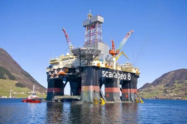Scarabeo 8 drilling rig ©Saipem

