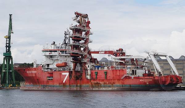 Seven Phoenix, construction and flex-lay vessel,  at the quay of the Gdansk shipyard - Image by Rudolf H. Boettcher/Wikimedia Commons - CC BY-SA 4.0