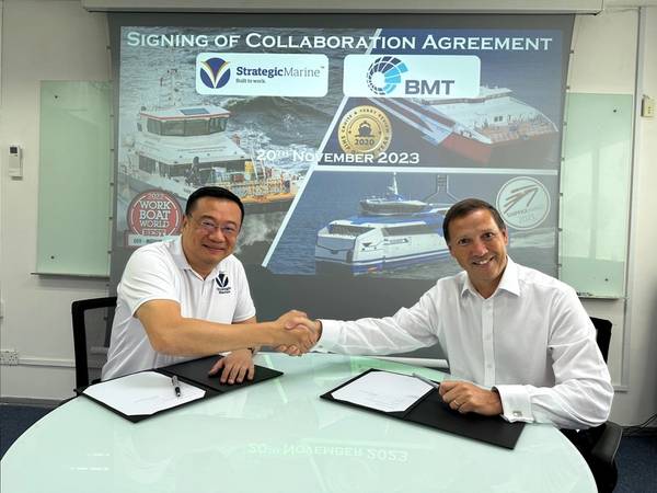 Chan Eng Yew, CEO of Strategic Marine (left) and Monty Long, Global Business Development Director for defense, maritime and security of BMT (right) at the signing ceremony (Photo: BMT)