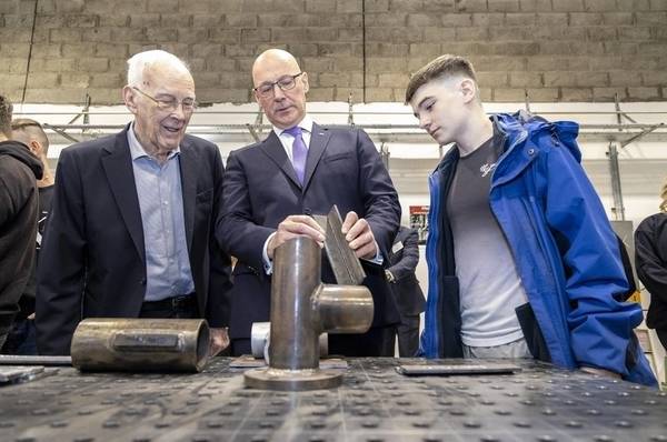 FM John Swinney and ETZ Ltd Chairman Sir Ian Wood are shown the skills hub welding facilities (Credit: ETZ)