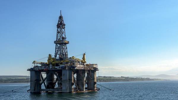 WilPhoenix semi-submersible drilling rig - Image by Joe deSousa - Flickr, Shared under CC0 license