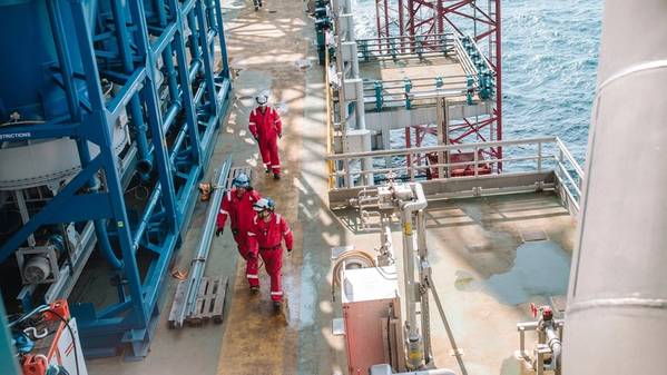
Workers on the Johan Sverdrup field centre in the North Sea. (Photo: Ole Jørgen Bratland)
