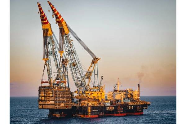 Saipem 7000 lifting the module for Bouri gas project off Libya (Credit: Saipem)
