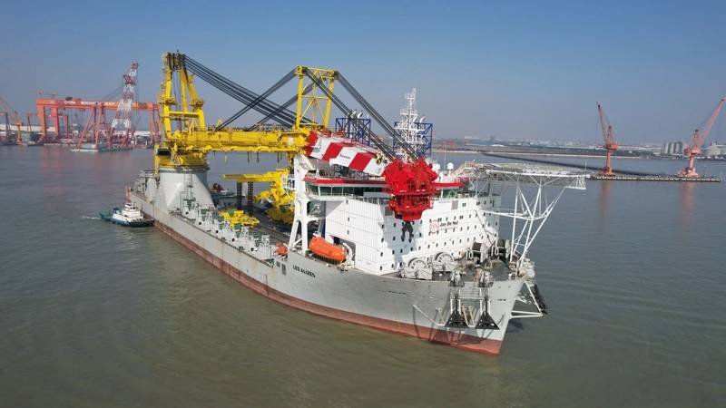 Die „Les Alizés“-Schiffe von Jan de Nul verlassen China zu Deutschlands erster Windkraft-Offshore-Mission