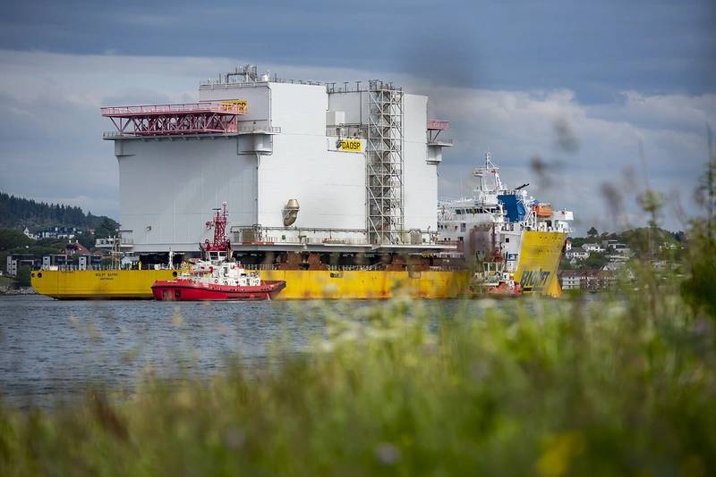 PHOTOS: First Dogger Bank Offshore Substation Reaches Norway