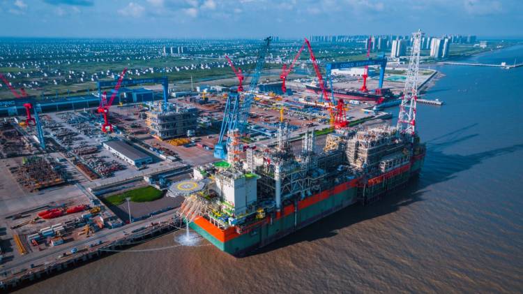VIDEO: FPSO for Major LNG Project in W. Africa Leaves Chinese Shipyard