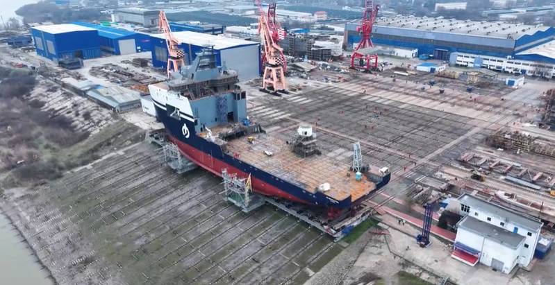 Island Offshore’s Hybrid OECV Hits Water at Vard Yard in Romania (Video)