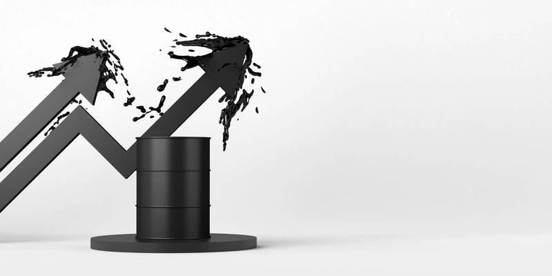 Oil Surges Over 7% to Above $102 Ahead of US Hormuz Blockade