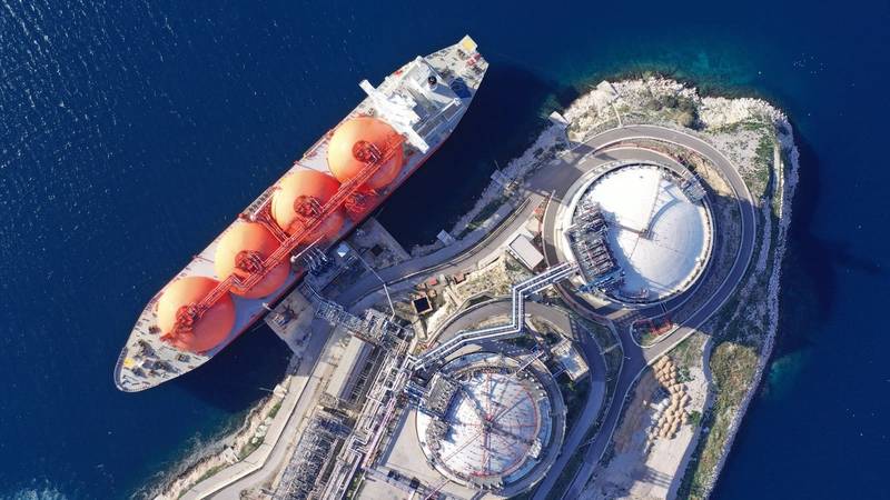 TotalEnergies to Uphold LNG Supply Contracts Amid Qatar Outages