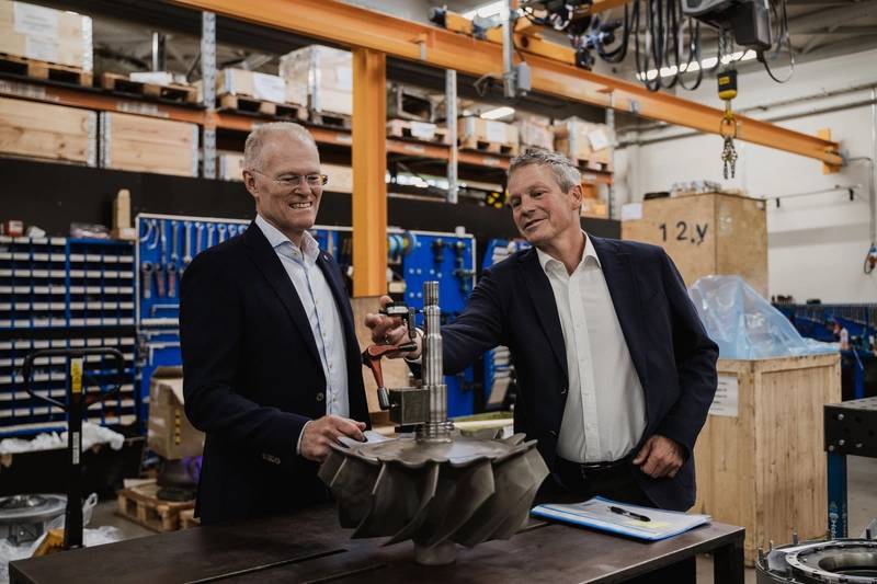 Hoyer Acquires VMS Group