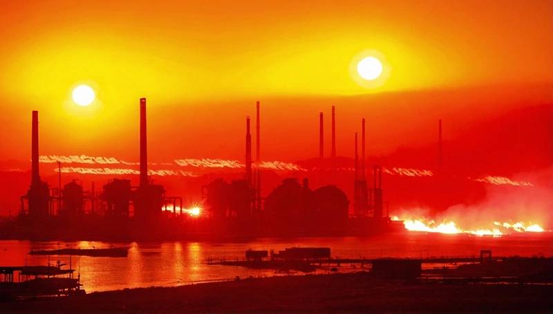 Fitch warns that Indian steel prices are at risk due to Chinese imports and tariff pressures.