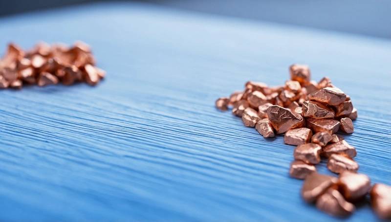 LME copper drops with a muted risk appetite before a bumpy next week