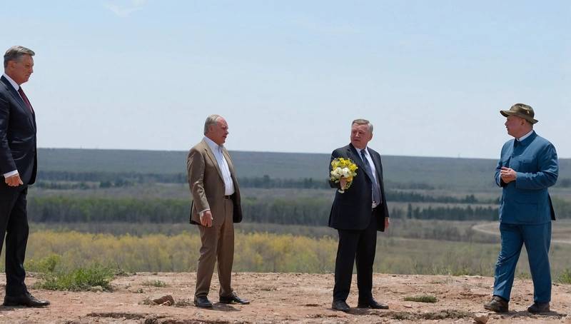 Sources: US pushing for more expansive mineral deal with Ukraine