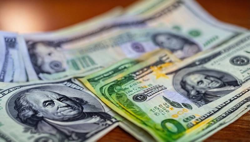 The US dollar falls as uncertainty over tariffs weighs on the US Dollar.