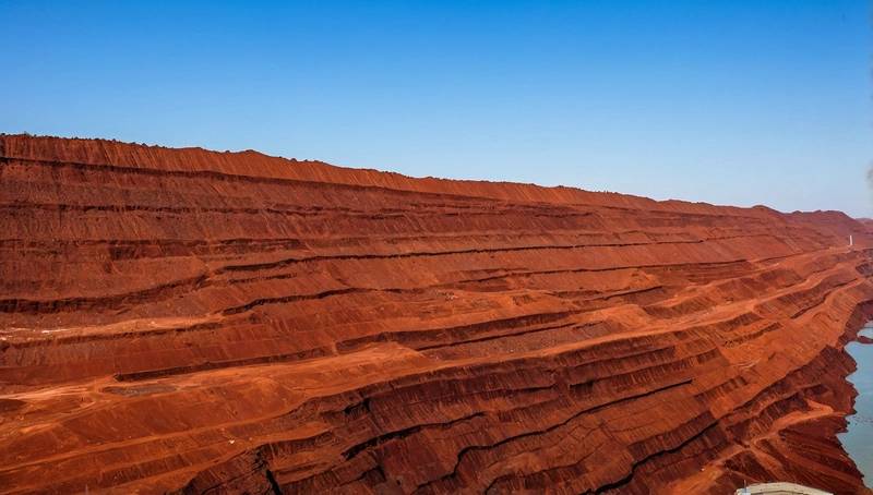 Dalian Iron Ore drops amid possible Chinese steel production cuts