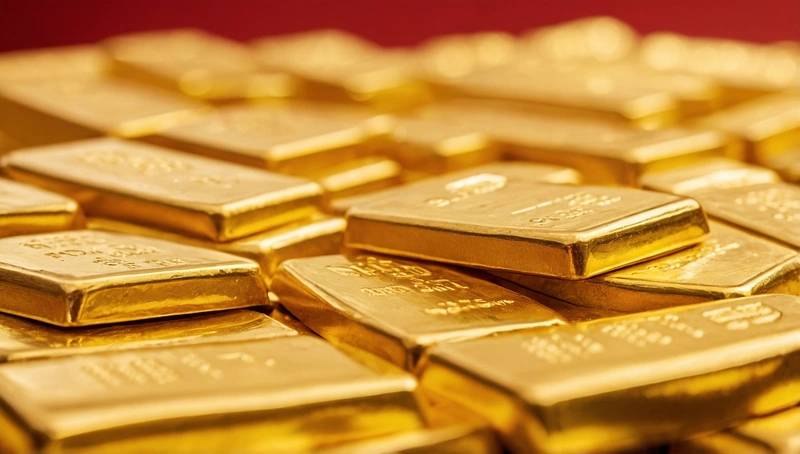 Gold soars at record high due to trade war fears and weaker dollar