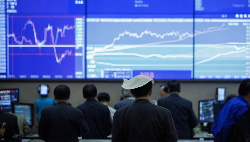 Asian markets fall as US considers new trade restrictions on China