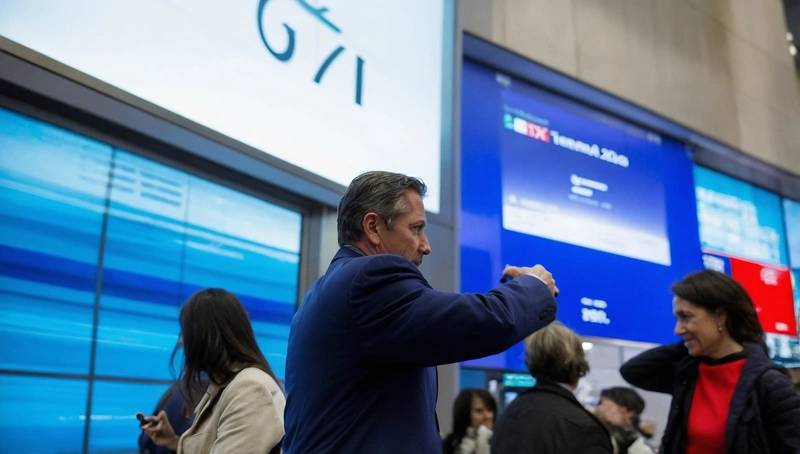 TSX reaches new record high after positive jobs data