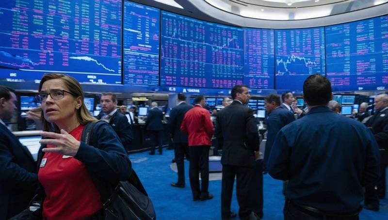 CORRECTED - S&P 500 slightly down as inflation and tech drop