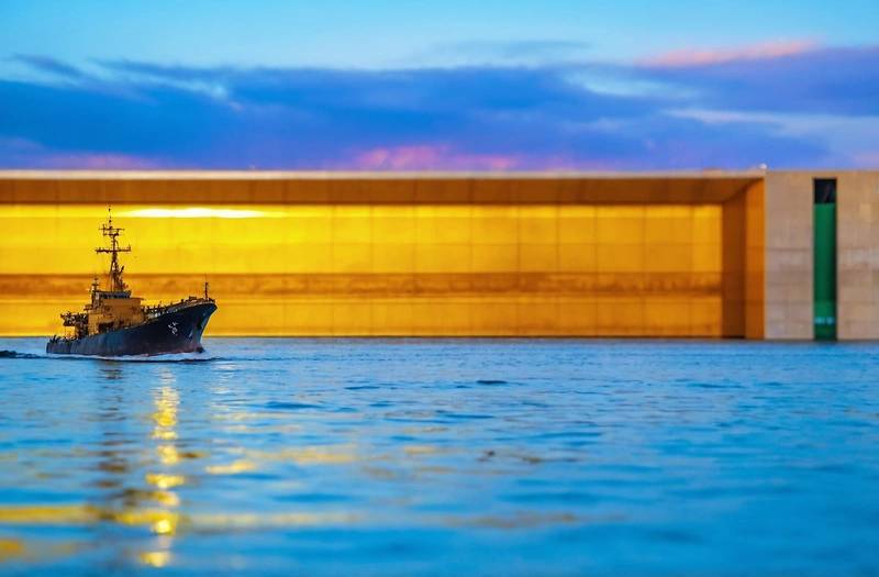Gold prices almost unchanged as US-Iran tensions dominate the news