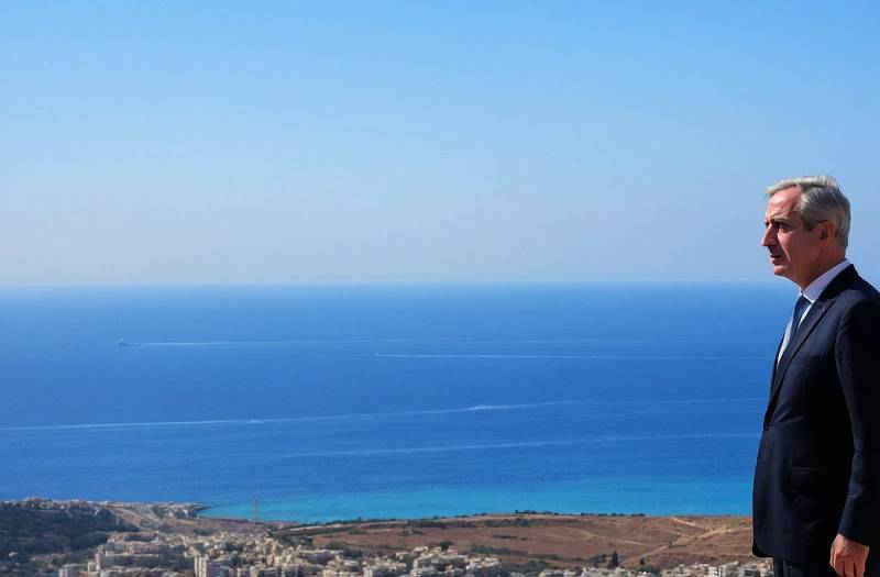 The UK Foreign Minister says that Israel's bombardment of Lebanon is "deeply damaging".