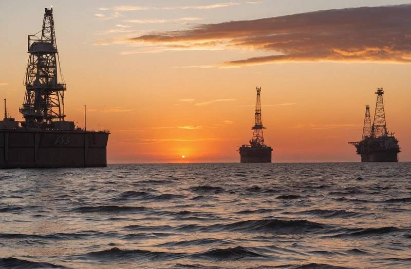 Wells Fargo Investment Institute lowers the energy sector's rating to "unfavorable" on account of limited war premium