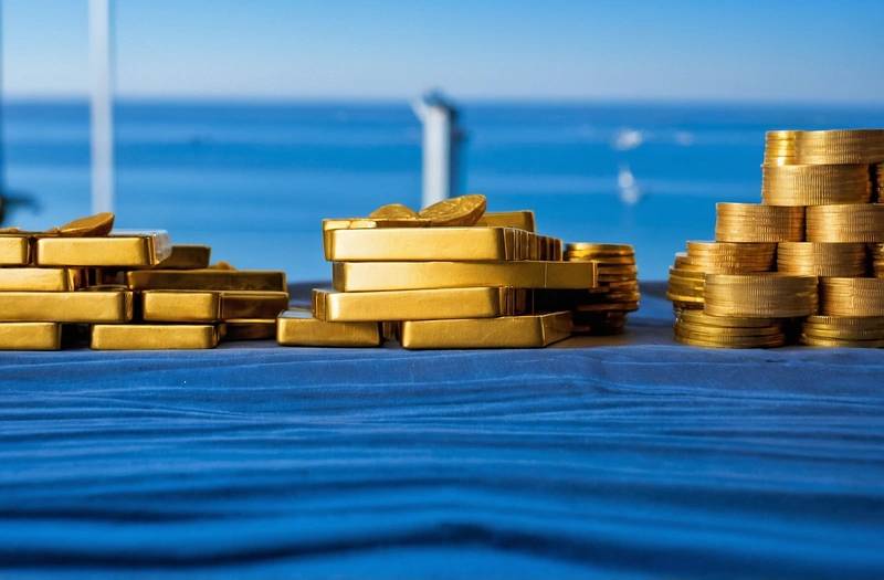 The gold price has not changed much as the markets await Warsh's Fed debut and details of the US-Iran agreement