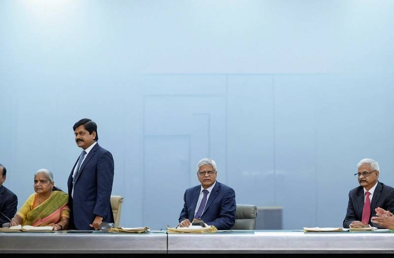 Bankers claim Vedanta has accepted bids of $1.75 billion to settle a three-tranche debt.