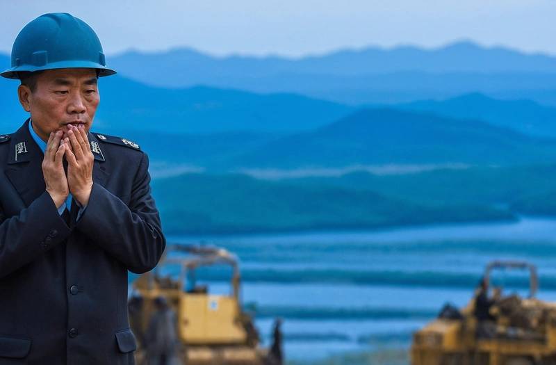 China will use a whistleblower hotline in order to catch mineral smugglers.