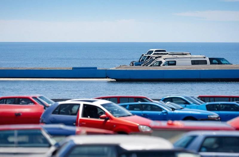 GRAPHIC-Volkswagen crisis in five charts