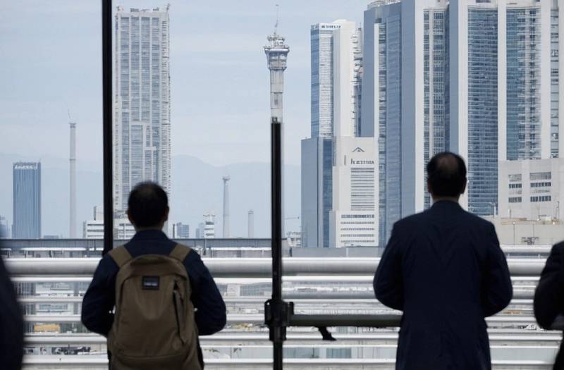 Japan's Nikkei falls as Gulf tensions cause a shift away from high-flying technology stocks